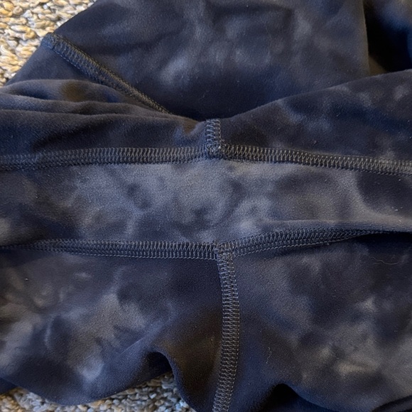 Lululemon Black Tie-Dye Leggings size 4 - Picture 3 of 5